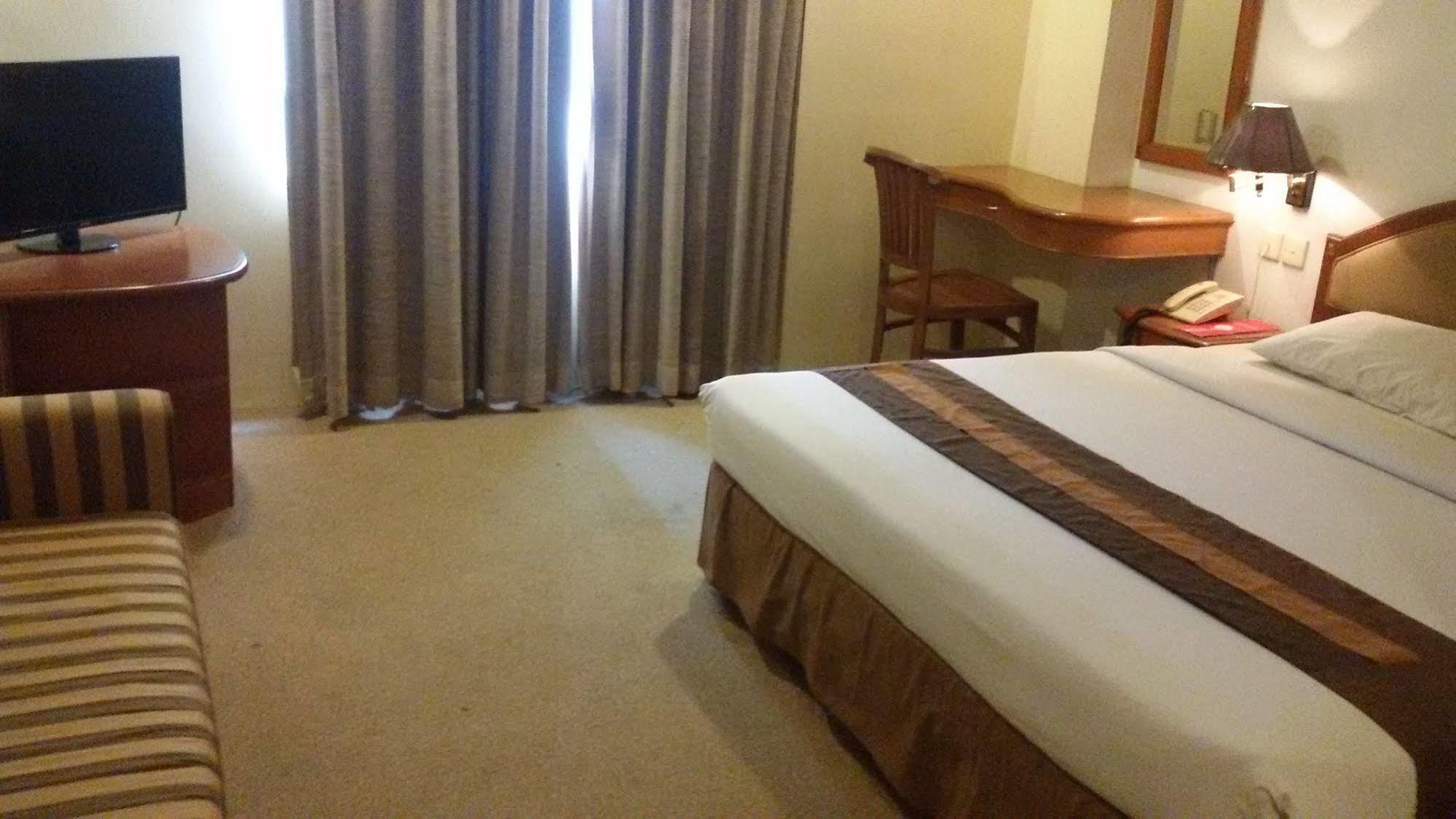 Hotel Bulevar Tanjung Duren Jakarta Kültér fotó